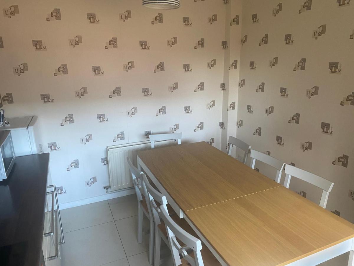 Claire'S Airbnb 2 Белфаст Екстериор снимка
