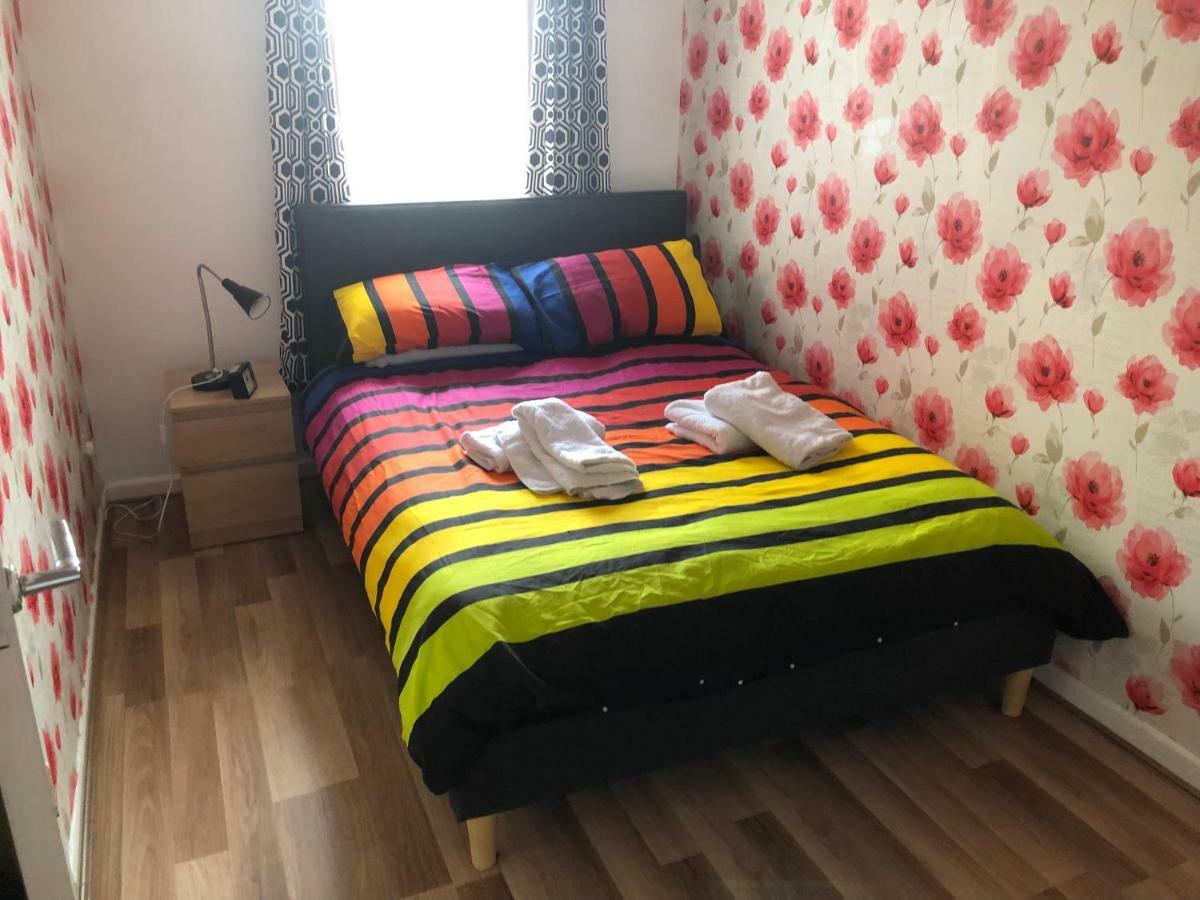 Claire'S Airbnb 2 Белфаст Екстериор снимка