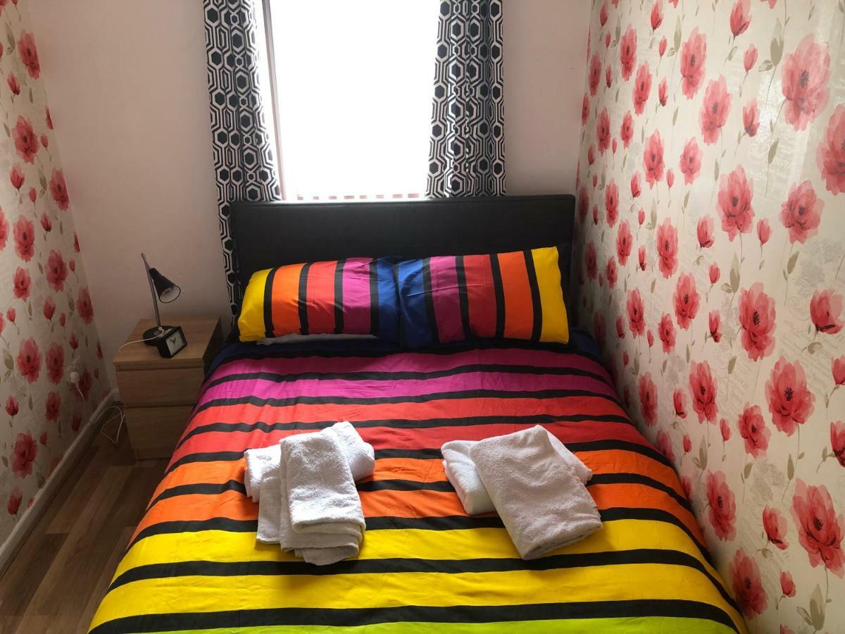 Claire'S Airbnb 2 Белфаст Екстериор снимка
