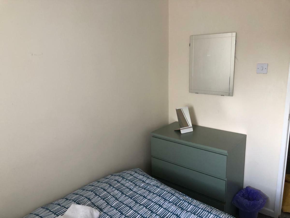 Claire'S Airbnb 2 Белфаст Екстериор снимка